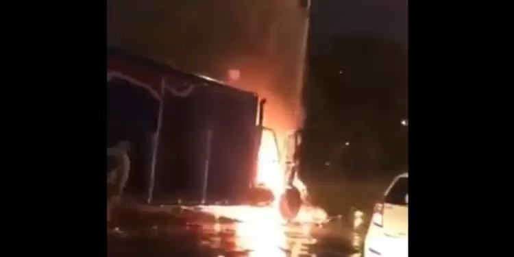 Camión de gaseosa incinerado