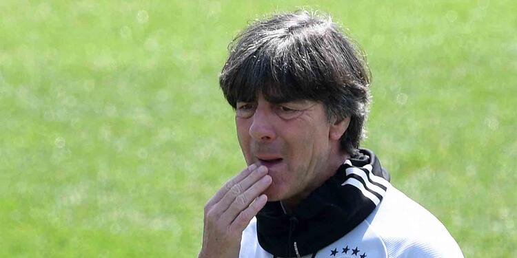 Joachim Löw, pillado comiéndose los mocos
