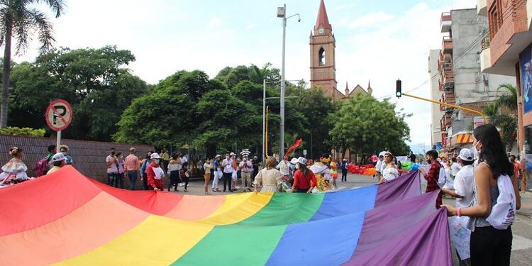 En Neiva fue Izada de la bandera del orgullo LGBTI