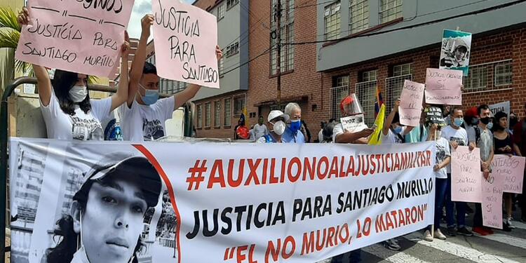 Plantón en memoria de Santiago Murillo