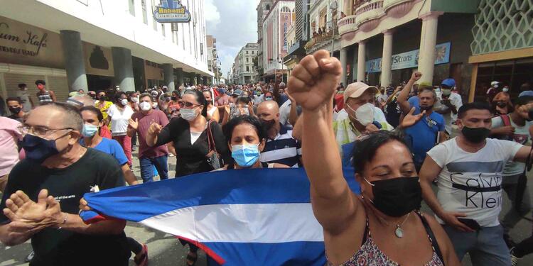 Cuba: Multitudinaria protesta antigubernamental en un pueblo