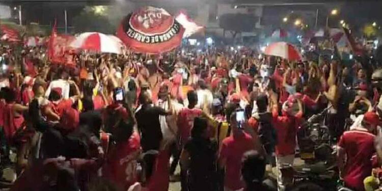 Hinchas escarlatas