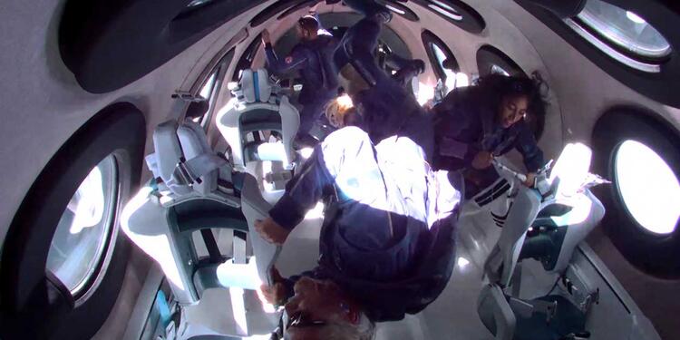 Richard Branson en el espacio Richard Branson en el espacio