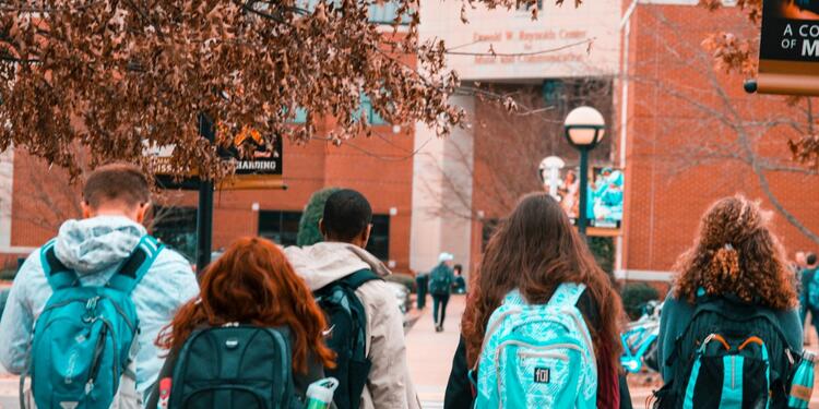 Abiertas líneas de crédito 'Tú Eliges Mediano Plazo' para estudiantes de pregrado