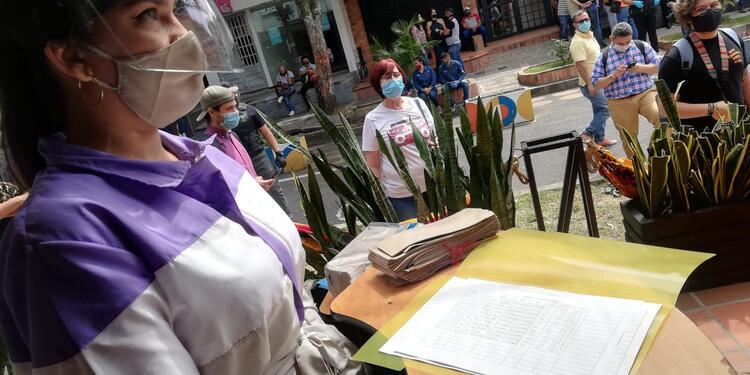 Negocios exigirán carné de vacunación en Bucaramanga para bares, restaurantes, discotecas, etc.
