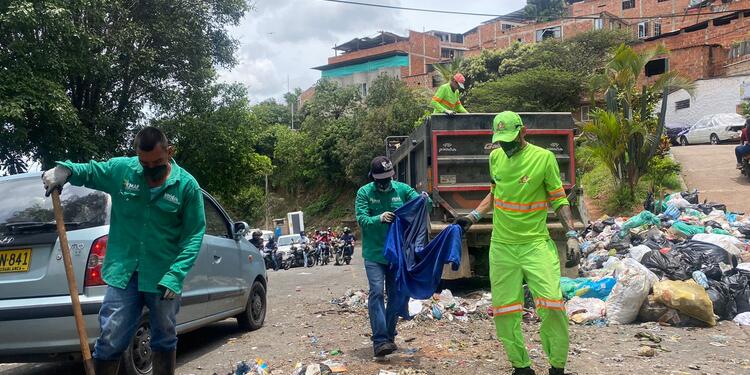 Trabajan más de 24 horas al día