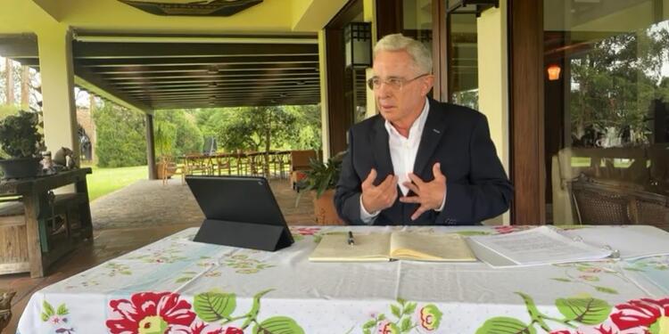 Expresidente Álvaro Uribe Vélez durante el encuentro con la Comisión de la Verdad