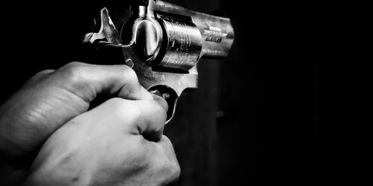 Las autoridades le incautaron el arma de fuego al delincuente, al parecer, con el que atacó al abogado