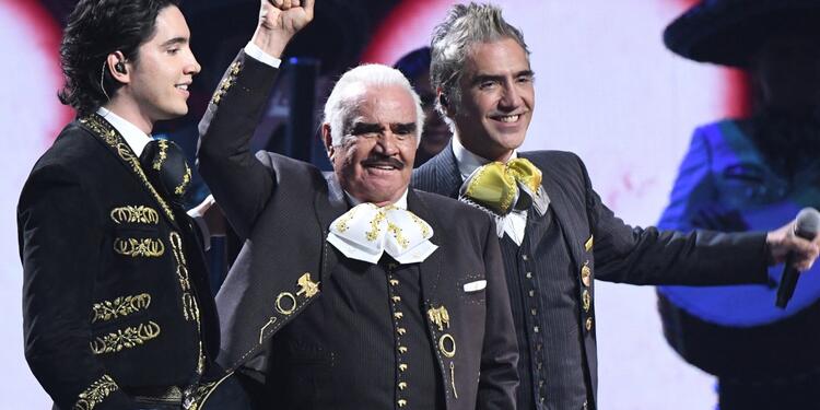 Alex Fernández, Vicente Fernández y Alejandro Fernández en los Latin Grammy