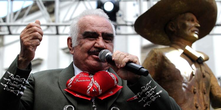 Vicente Fernández hospitalizado en México muy grave Vicente Fernández hospitalizado en México muy grave