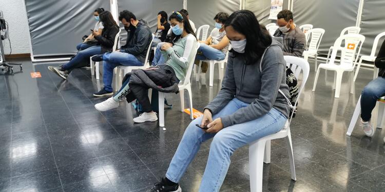 Vacunación entre 20 a 24 años.