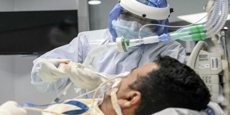 Pacientes Covid esperan una cama UCI