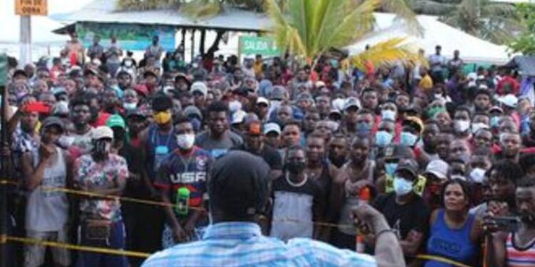 Migrantes en Necoclí, Urabá antioqueño.