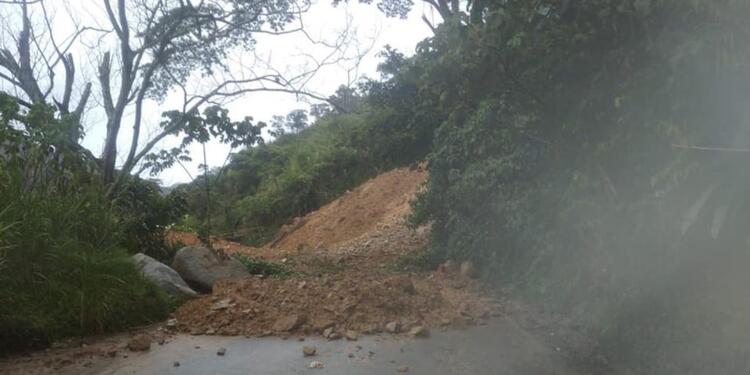 Lugar del derrumbe en la vía Hatillo-Cisneros.