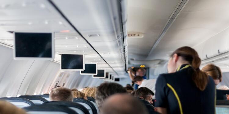 Aerolínea deberá pagar el maquillaje, la manicura y la depilación de sus empleadas Aerolínea deberá pagar el maquillaje, la manicura y la depilación de sus empleadas