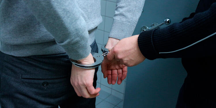Arresto con esposas Arresto con esposas
