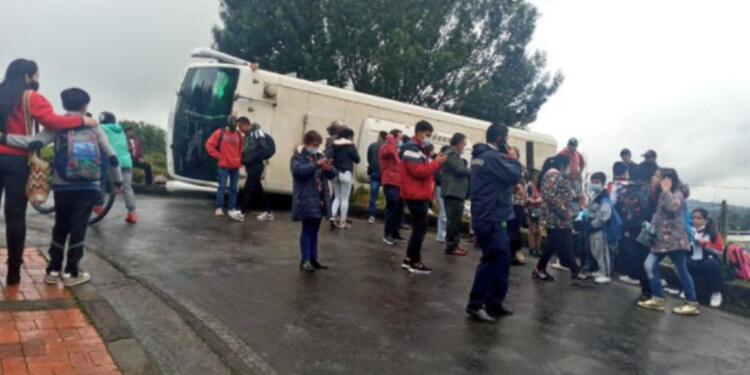Bus escolar accidentado en Tocancipá