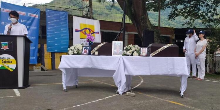 Entrega de cuerpos de desaparecidos a sus familias en Dabeiba, Antioquia.