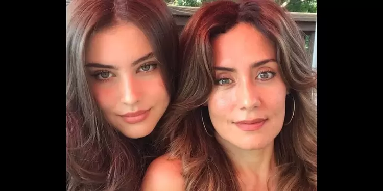 Francisca Estévez junto a su mamá, Bibiana Navas Francisca Estévez y Bibiana Navas