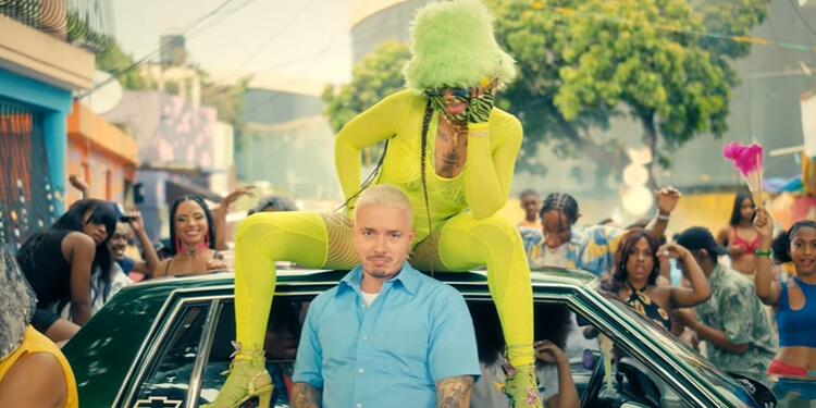 J Balvin en el video oficial de 'Perra'