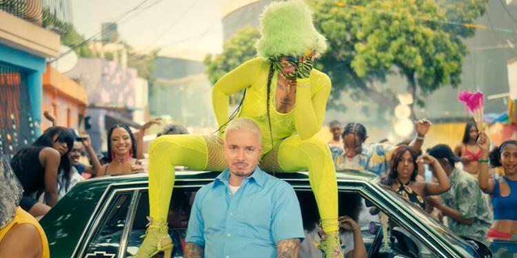 J Balvin en el video oficial de 'Perra'