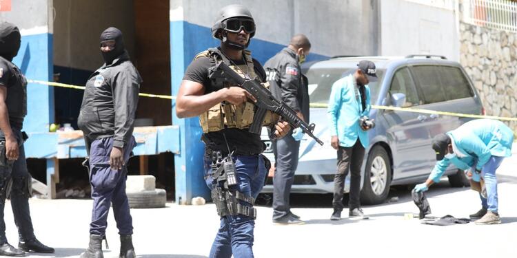 Forenses revisan la escena del crimen del presidente de Haití, Jovenel Moise Forenses revisan la escena del crimen del presidente de Haití, Jovenel Moise