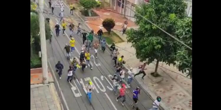 Batalla campal en inmediaciones al Estadio