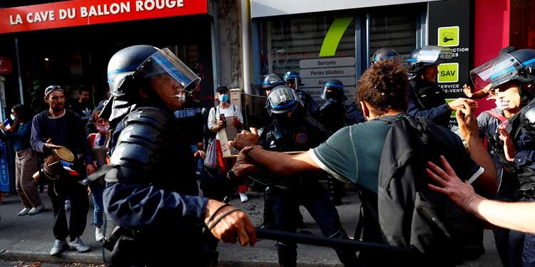 Protestas en París contra pasaporte sanitario