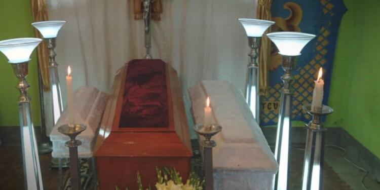 Velorio de mujer e hijos en Bolivia Velorio de mujer e hijos en Bolivia