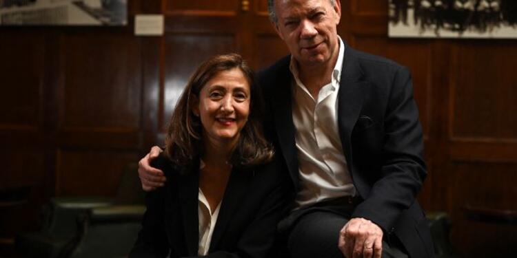 Juan Manuel Santos e Ingrid Betancourt presenta su libro de reflexiones sobre Colombia