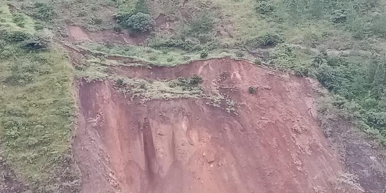 Derrumbe en la vía Uramita-Dabeiba Antioquia.