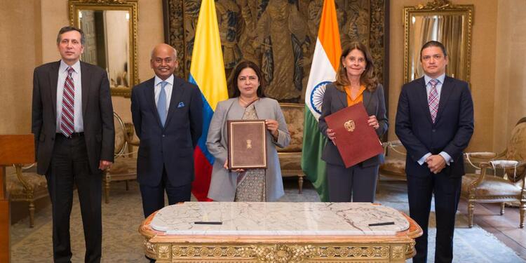 La ministra de Estado para Asuntos Exteriores de India, Meenakashi Lekhi y la Vicepresidente y Canciller, Marta Lucía Ramírez