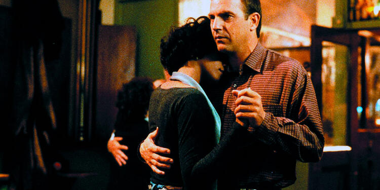 Whitney Houston y Kevin Costner en 'El Guardaespaldas' Whitney Houston y Kevin Costner en 'El Guardaespaldas'