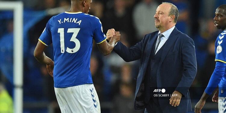Yerry Mina y Rafa Benítez