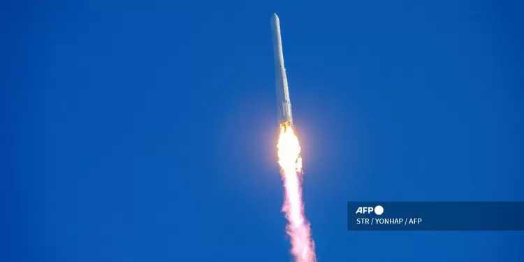Lanzamiento de Cohete Lanzamiento de Cohete espacial diseñado por Corea del Sur
