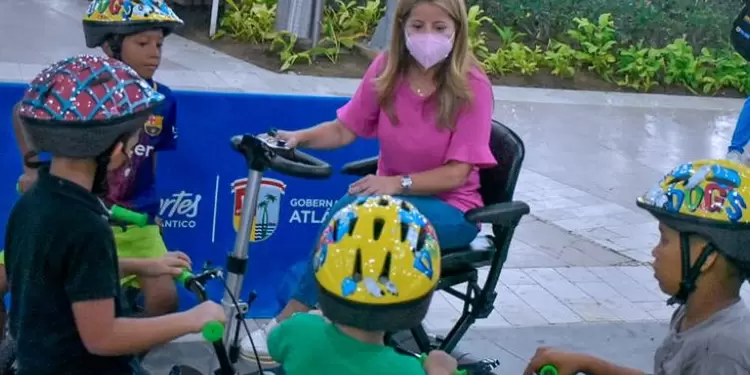 Elsa Noguera en la Plaza de la Paz en Barranquilla.