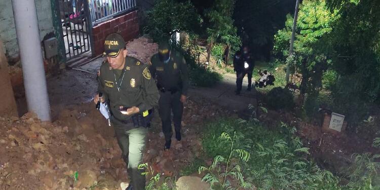 Policía y bomberos realizan la busqueda