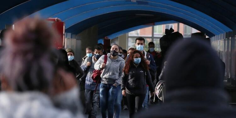 Variante ómicron eleva contagios de coronavirus en Bogotá Coronavirus en Bogotá obligó a usar tapabocas