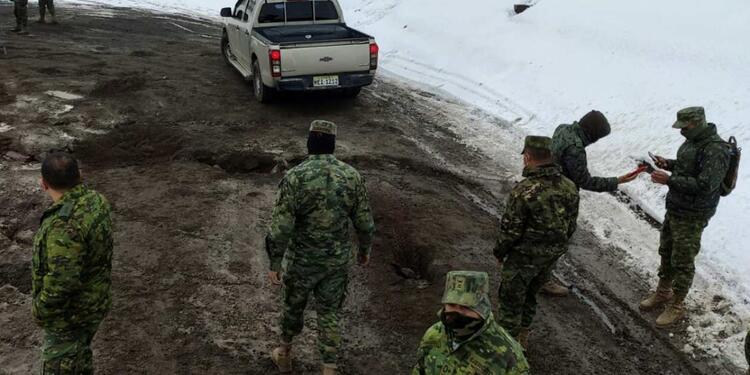Avalancha en montaña más alta de Ecuador deja al menos tres muertos Avalancha en montaña más alta de Ecuador deja al menos tres muertos