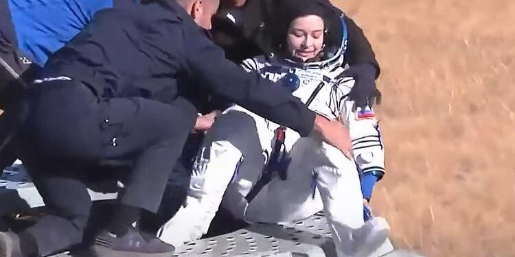 Cineasta rusa retorna del espacio exterior