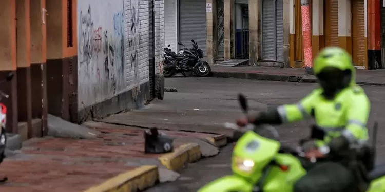 Policías en Bogotá Falsos policías robaban las casas en Bogotá
