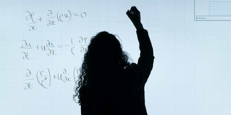 Ingeniería / Mujeres estudiantes de ingeniería