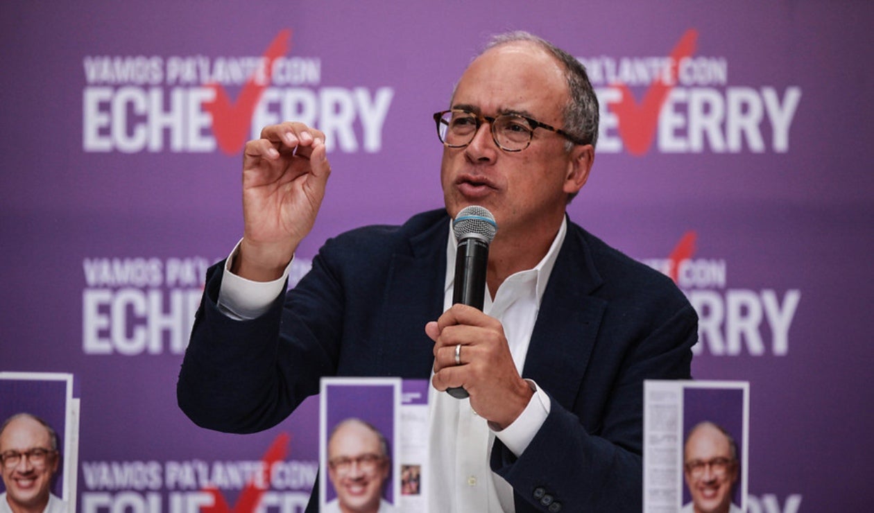 Juan Carlos Echeverry recoge firmas para su candidatura presidencial