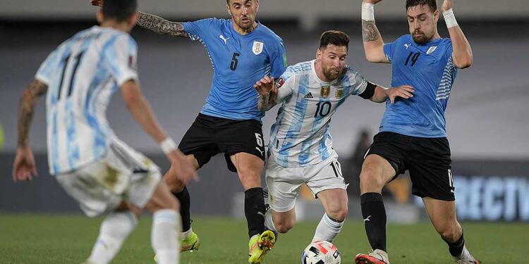 Lionel Messi en partido Argentina vs Uruguay Lionel Messi en partido Argentina vs Uruguay