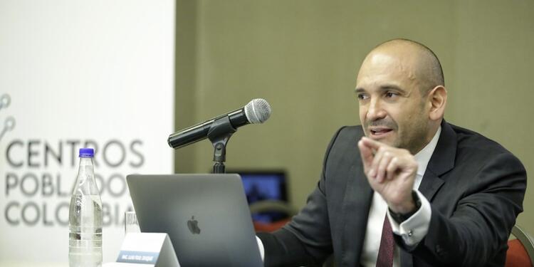 Luis Fernando Duque, representante legal de la UT Centros Poblados en rueda de prensa Luis Fernando Duque, representante legal de la UT Centros Poblados en rueda de prensa.