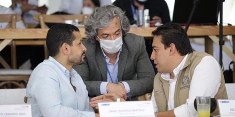 El Registrador Nacional del Estado Civil, Alexander Vega Rocha y el director del Departamento Administrativo Nacional de Estadística (DANE), Juan David Oviedo en Montería