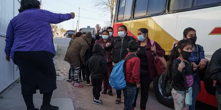 Migrantes en frontera de México con EE.UU. Migrantes en frontera de México con EE.UU.