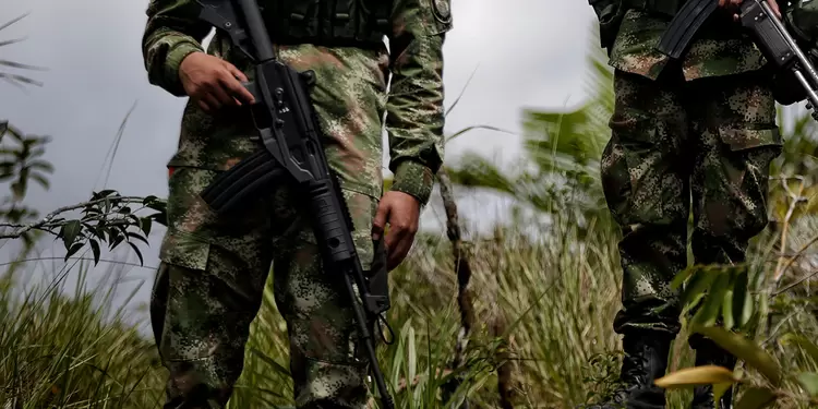 Militares en campo en operativo Militares en campo en operativo