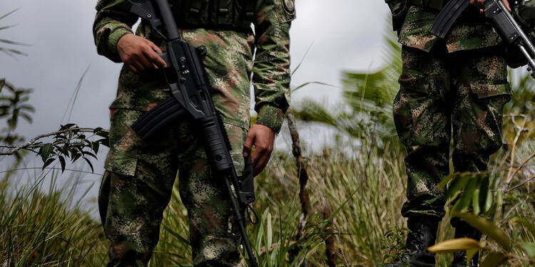 Militares en campo en operativo Militares en campo en operativo