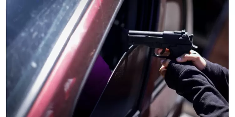 Roban camioneta en Bogotá amenazando a niña con pistola Roban camioneta en Bogotá amenazando a niña con pistola